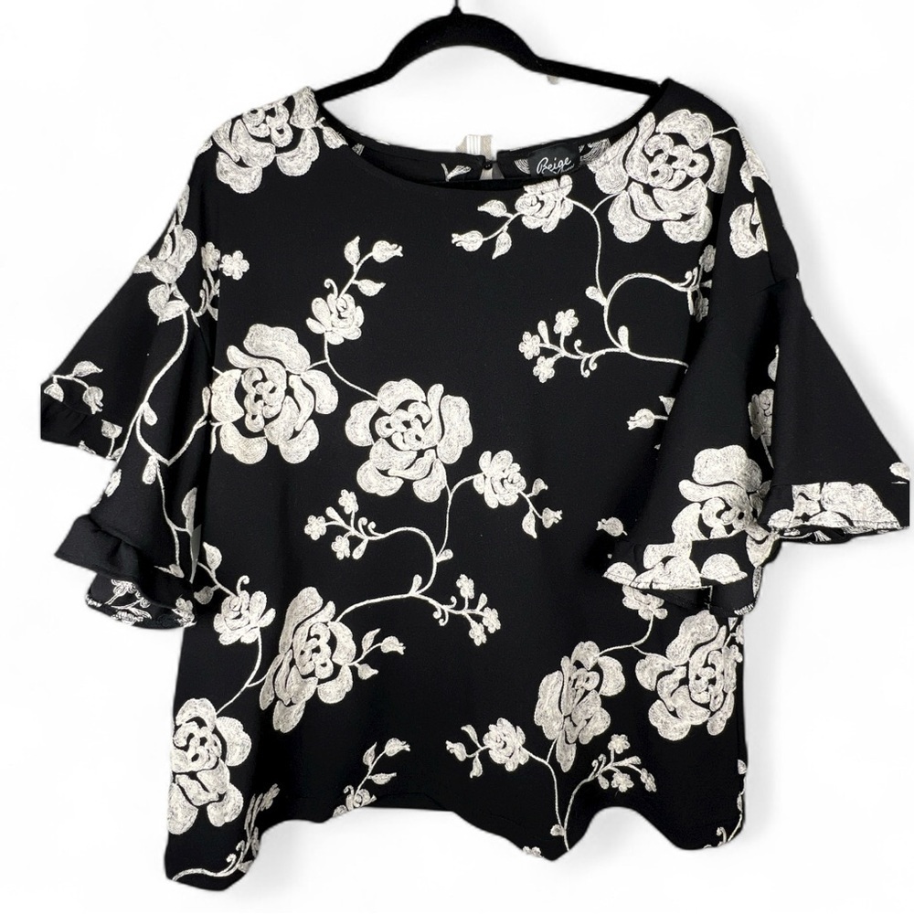 Beige by Eci Beautiful Floral Black and White Embroidered Women's Top size XL